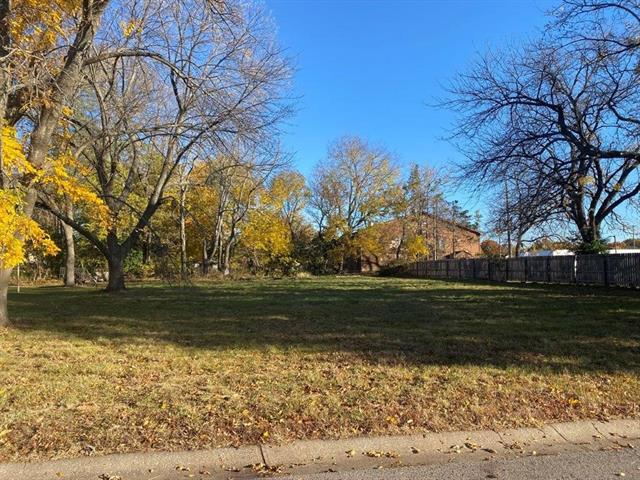 801 NW B St, Blue Springs, MO 64015