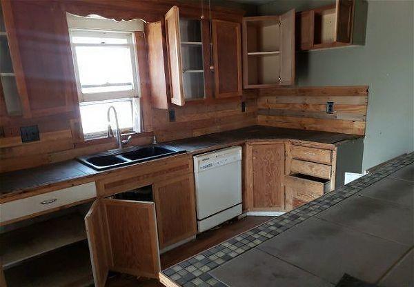 107 N High St, Grant City, MO 64456