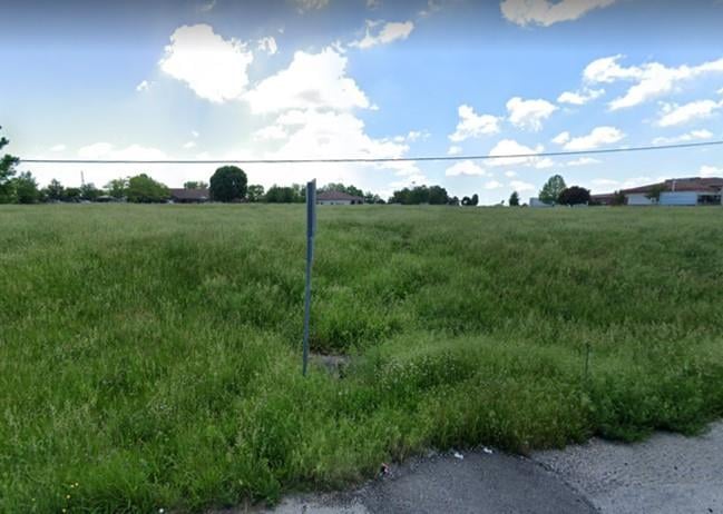 5051 Lakewood Way, Lee's Summit, MO 64064