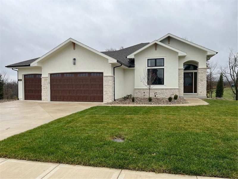 10131 N Kansas Ct, Kansas City, MO 64155