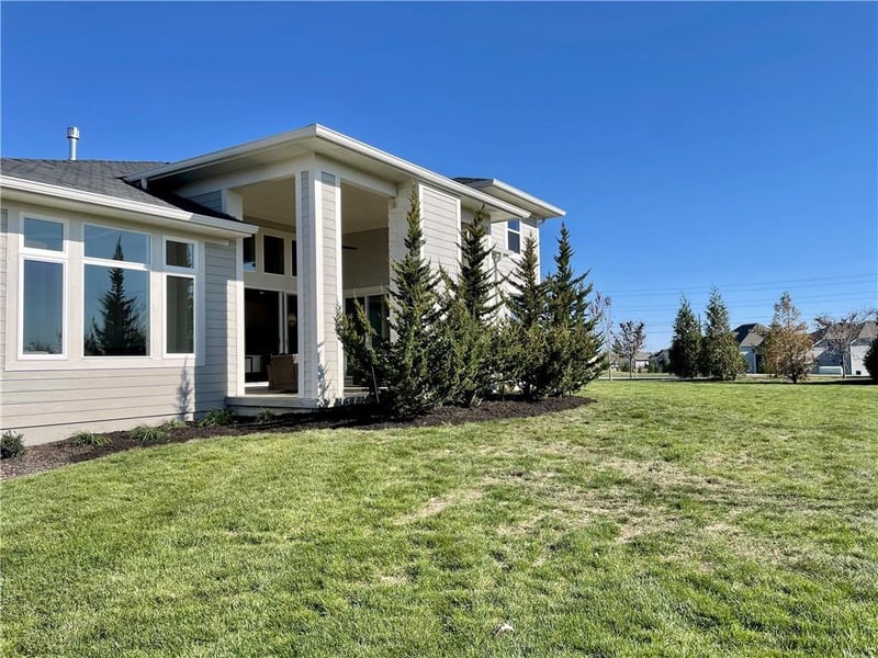 15716 El Monte St, Overland Park, KS 66224