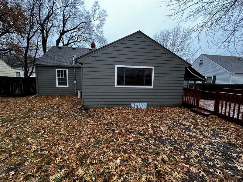 412 NE Greenfield Rd, Kansas City, MO 64116