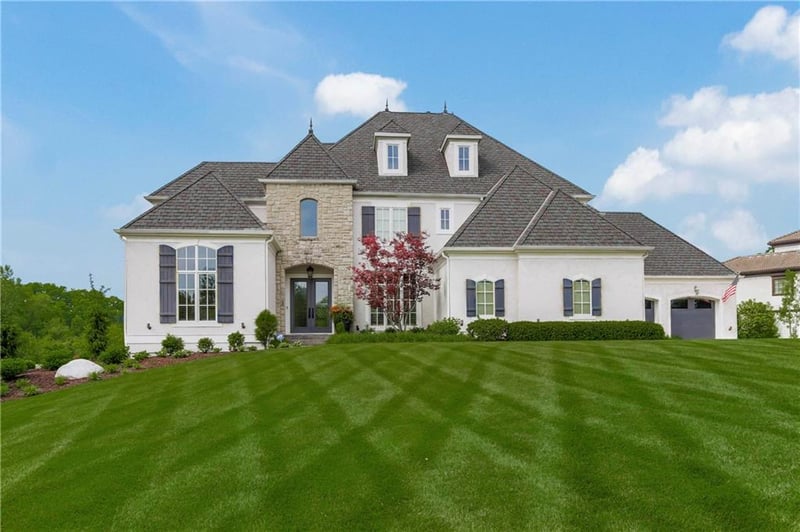 7905 N Shoal Creek Valley Dr, Kansas City, MO 64157