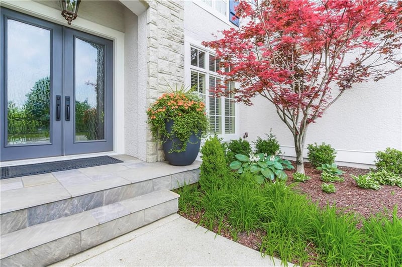 7905 N Shoal Creek Valley Dr, Kansas City, MO 64157