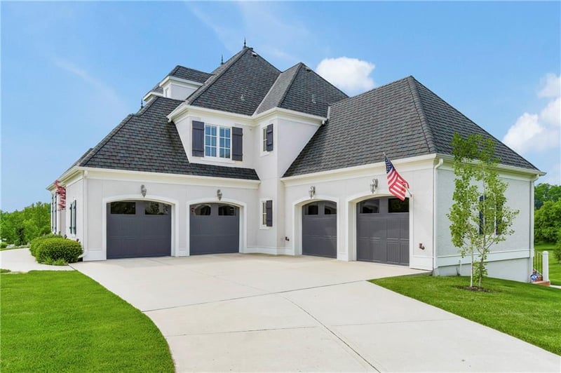 7905 N Shoal Creek Valley Dr, Kansas City, MO 64157