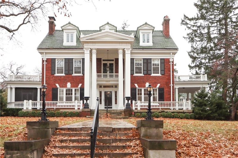 1017 W 57 Ter, Kansas City, MO 64113