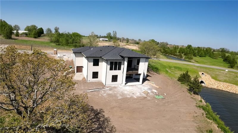 640 Winnebago Dr, Lake Winnebago, MO 64034