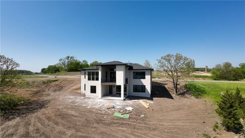 640 Winnebago Dr, Lake Winnebago, MO 64034