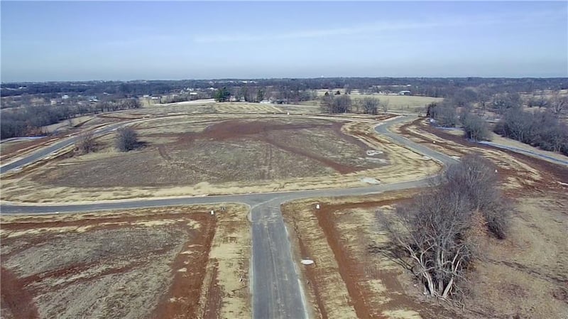 13932 Crawford Creek Ct, Lake Lotawana, MO 64086