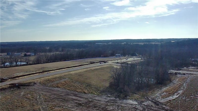 14516 Stringtown Dr, Lake Lotawana, MO 64086
