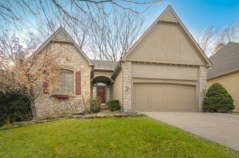 8813 W 142nd Pl, Overland Park, KS 66221