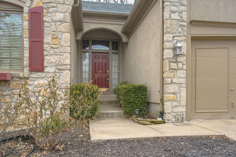 8813 W 142nd Pl, Overland Park, KS 66221