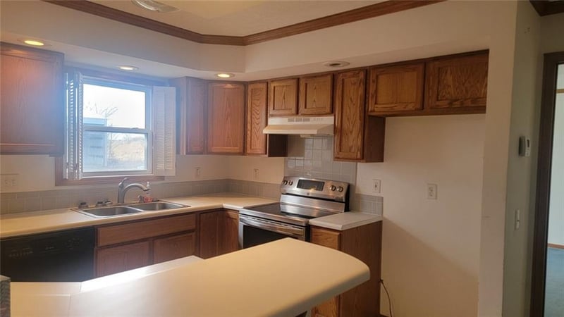 1515 W 6th St, Lyndon, KS 66451