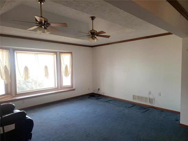 1515 W 6th St, Lyndon, KS 66451