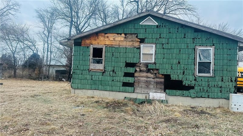 108 Jones St, Levasy, MO 64066