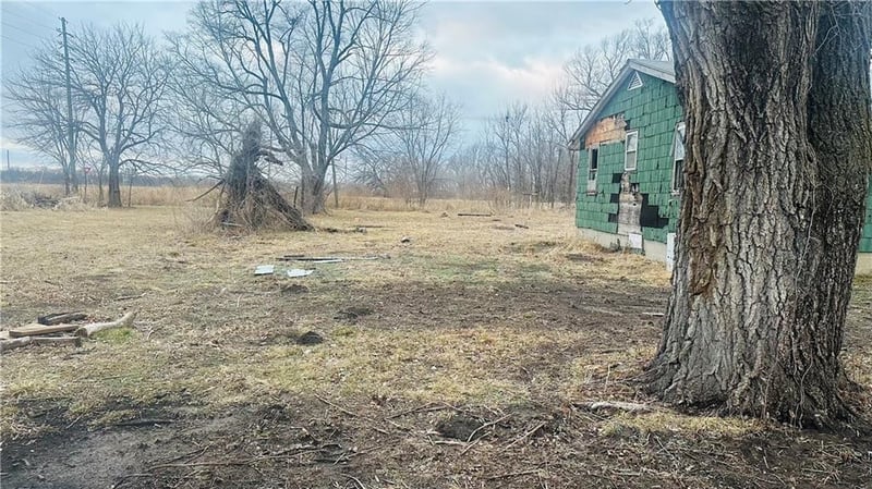 108 Jones St, Levasy, MO 64066