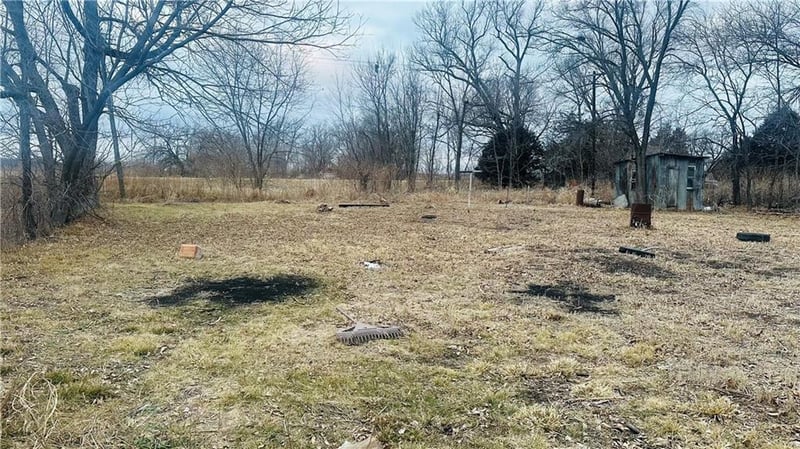 108 Jones St, Levasy, MO 64066