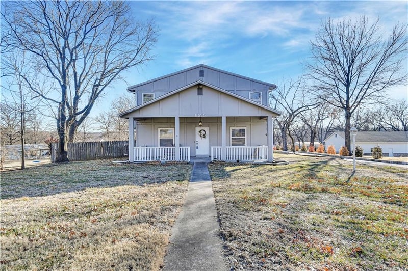 8525 W 47 St, Overland Park, KS 66203