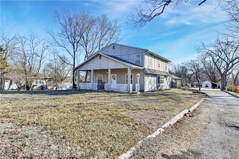 8525 W 47 St, Overland Park, KS 66203