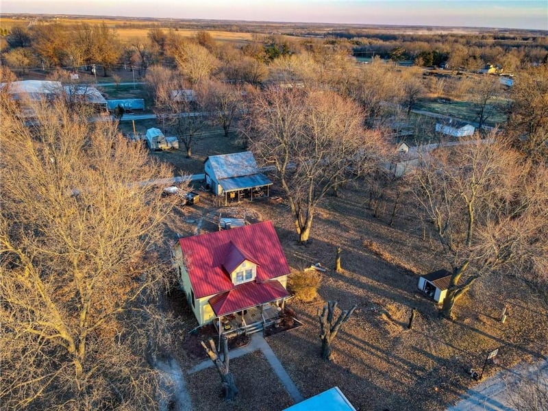 128 Deforest St, Whiting, KS 66552