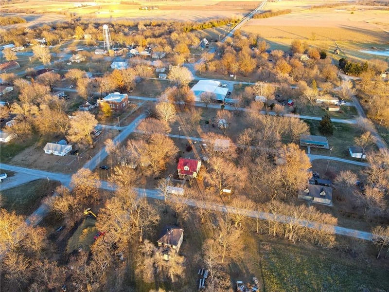 128 Deforest St, Whiting, KS 66552