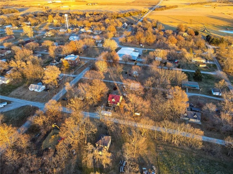 128 Deforest St, Whiting, KS 66552