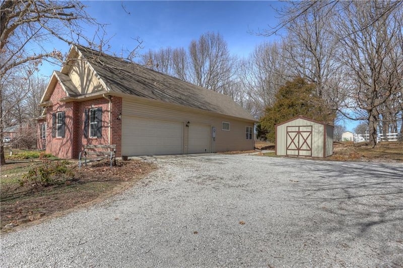 10045 Homestead Ln, Carthage, MO 64836