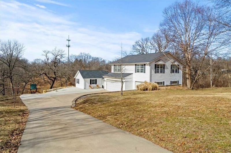 8636 Trail Ridge St, Kansas City, MO 64139
