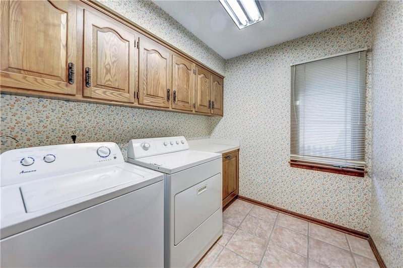 10737 Horton St, Overland Park, KS 66211