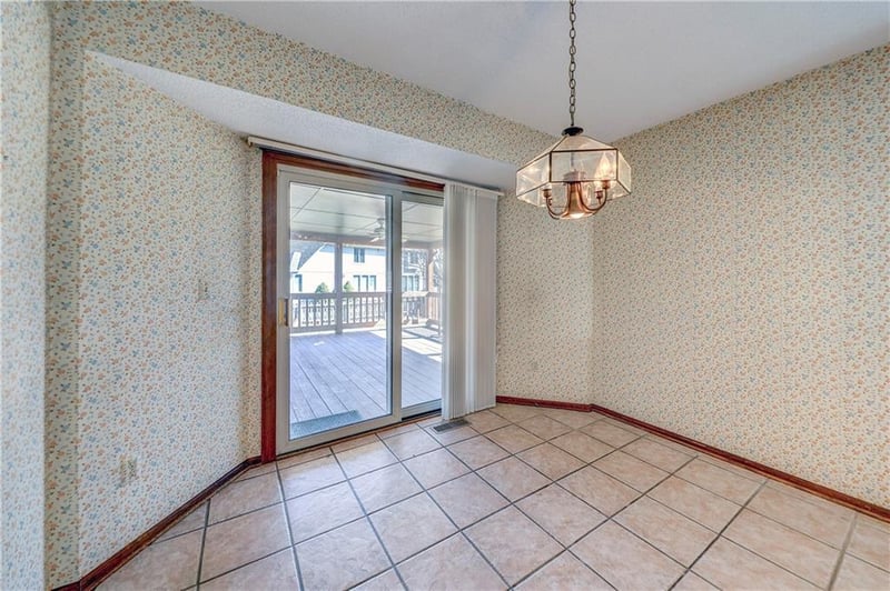 10737 Horton St, Overland Park, KS 66211