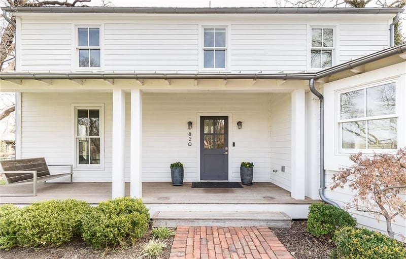 820 Rockwell Ln, Kansas City, MO 64112
