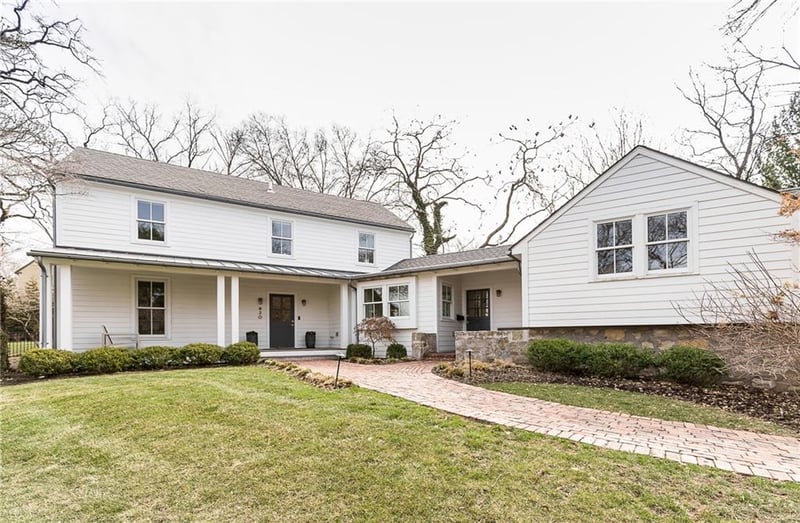 820 Rockwell Ln, Kansas City, MO 64112