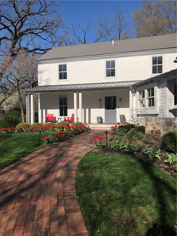 820 Rockwell Ln, Kansas City, MO 64112