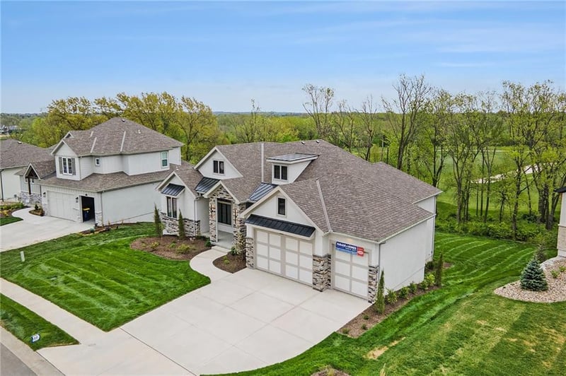 10123 N Kansas Ct, Kansas City, MO 64155