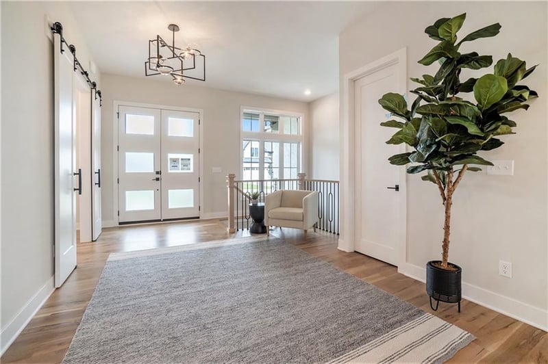 10123 N Kansas Ct, Kansas City, MO 64155