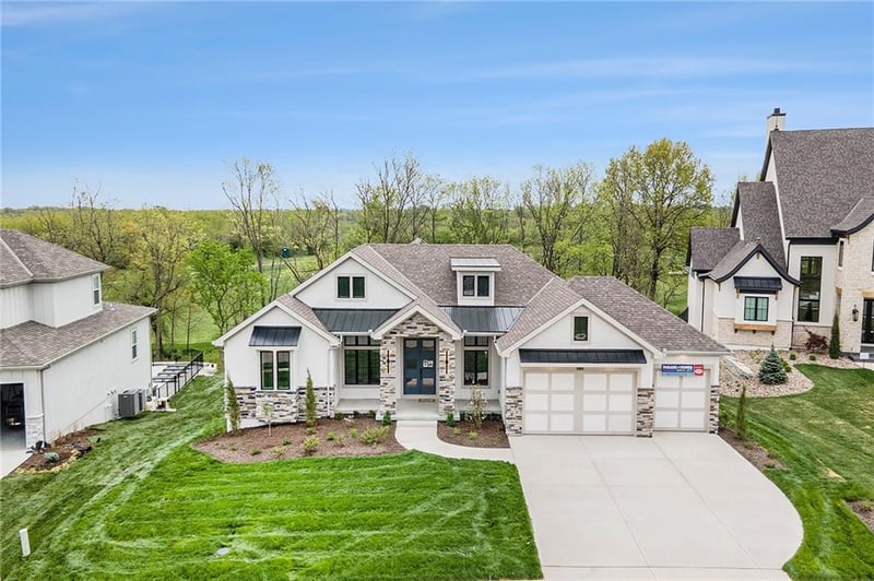 10123 N Kansas Ct, Kansas City, MO 64155