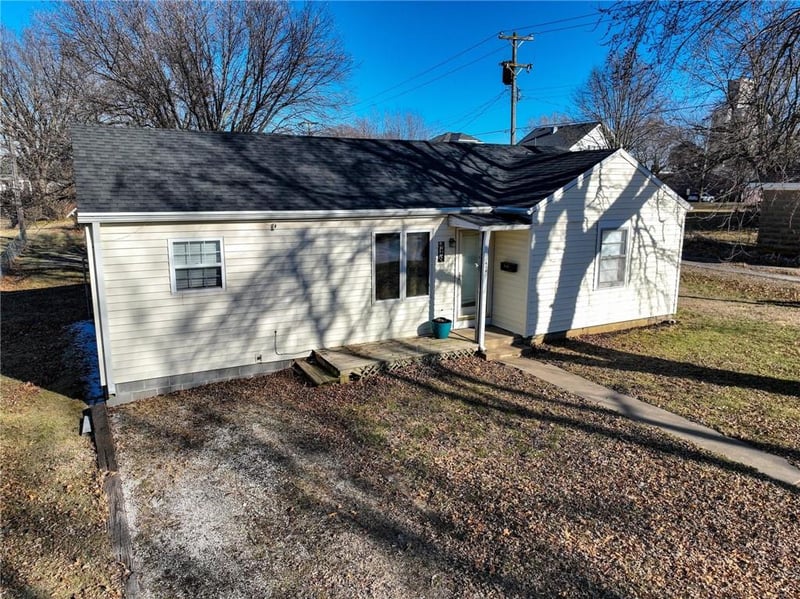 418 N 12th St, Sabetha, KS 66534