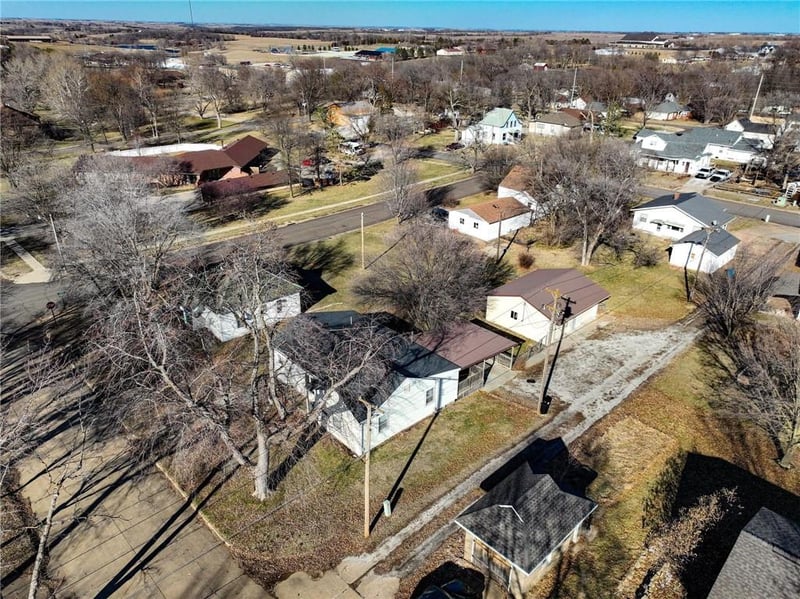 418 N 12th St, Sabetha, KS 66534