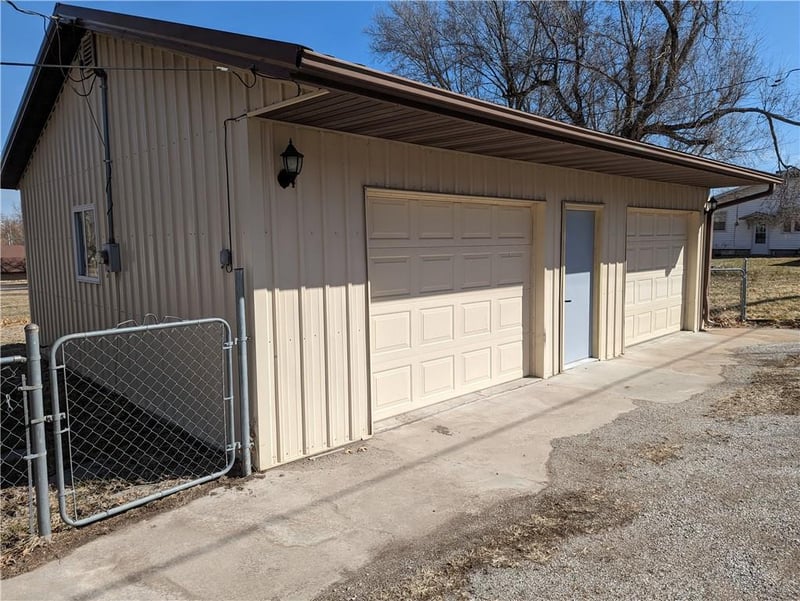418 N 12th St, Sabetha, KS 66534