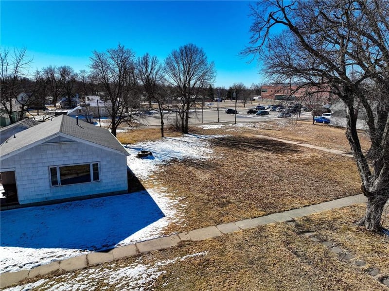 418 N 12th St, Sabetha, KS 66534