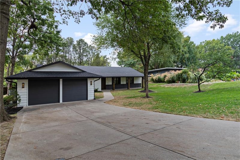 3201 W 98th St, Overland Park, KS 66206