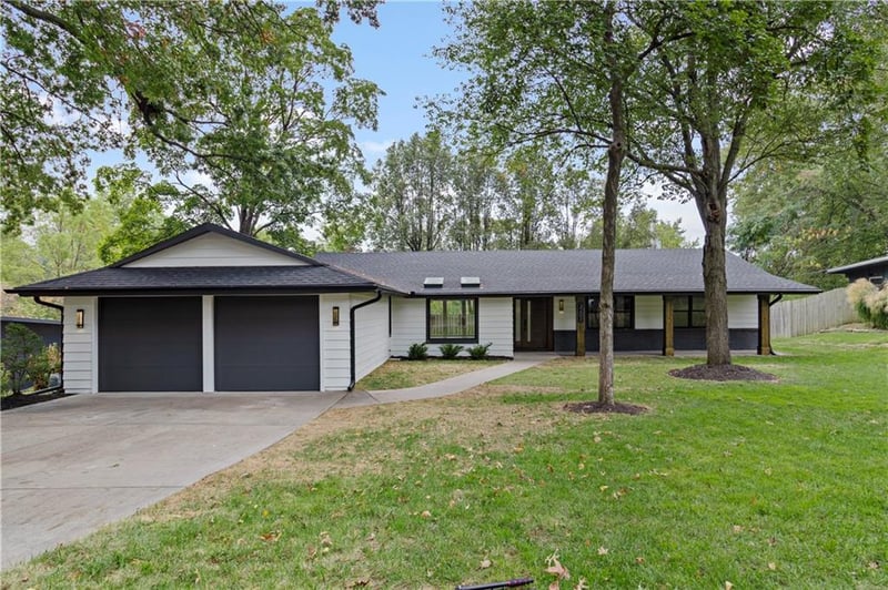 3201 W 98th St, Overland Park, KS 66206