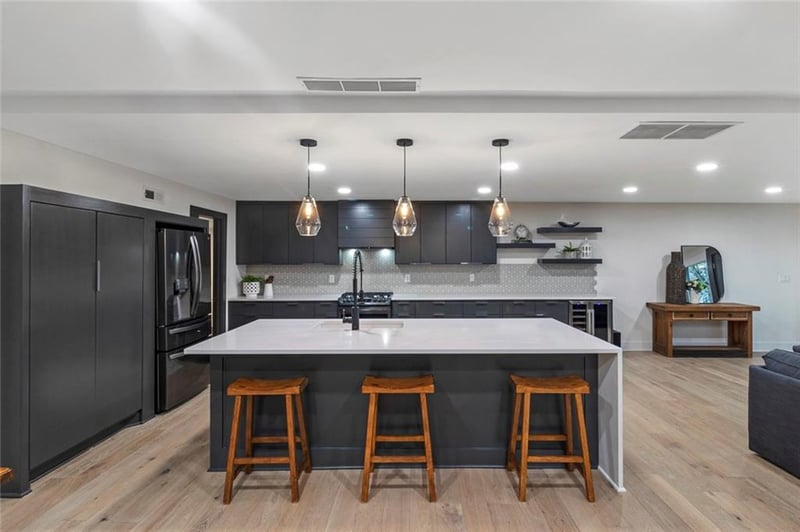 3201 W 98th St, Overland Park, KS 66206