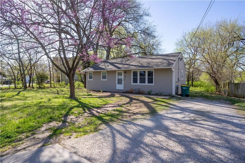 4730 Craig Ln, Overland Park, KS 66203