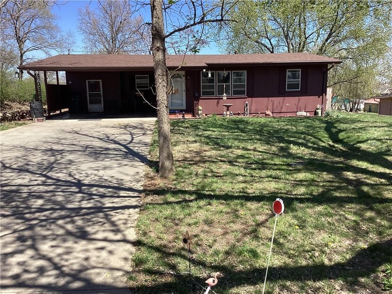 206 W Banks Ave, Burlingame, KS 66413