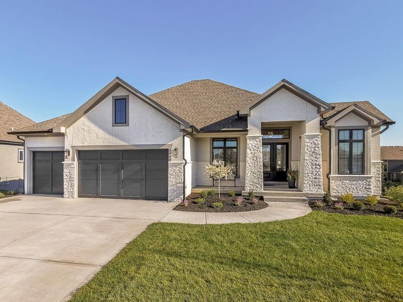 2908 102nd St, Kansas City, MO 64155