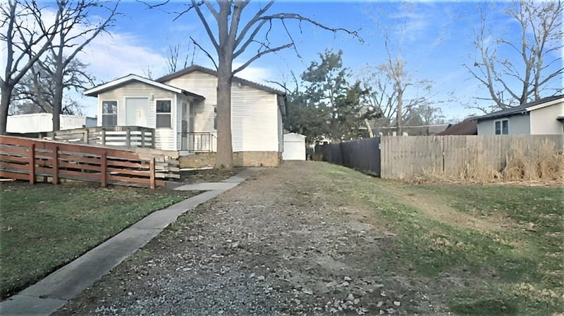 2807 Iowa Ave, Topeka, KS 66605