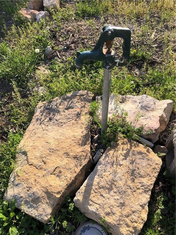 2046 Buck Creek Rd, Perry, KS 66073
