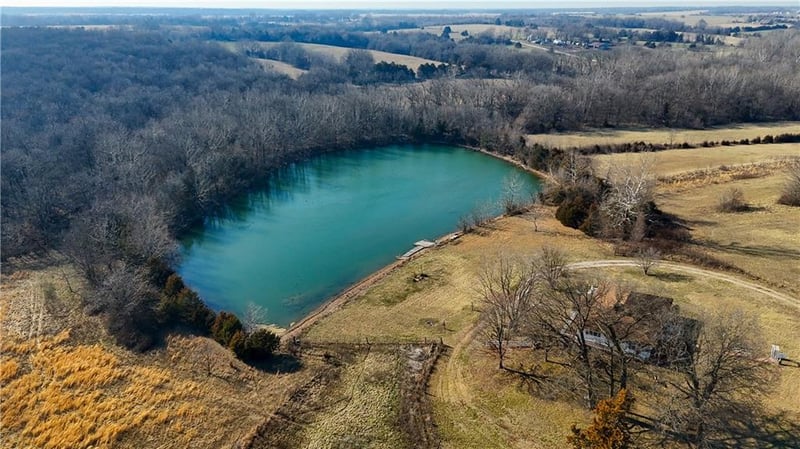 20712 Carpet Barn Rd, Lincoln, MO 65338