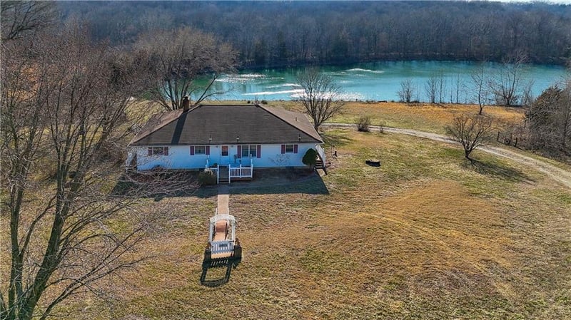 20712 Carpet Barn Rd, Lincoln, MO 65338